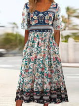 Lisan – Kleid mit Vintage-Blumenmuster und Tasche – Weiß