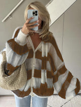 Gemütlicher gestreifter Strickcardigan – Beige & Weiß