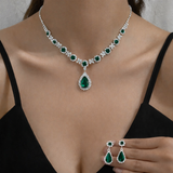 Sariyn – Elegantes Schmuck-Set in Tropfenform – Grün