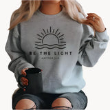 Pullover mit modischem be the light-textlogo auf der vorderseite für damen – Grau