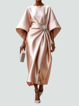 Marijona - Modernes Maxi Kleid Mit Satinkragen Und Flügelärmeln – Khaki