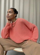 Warmer winterpullover: modischer rundhalsausschnitt im minimalistischen design – Orangerot