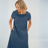 Solea – Lockeres Sommerkleid in Gelb mit weitem Kragen – Dunkelblau
