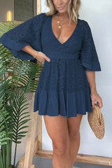 Dreamy Nights - Minikleid mit V-Ausschnitt und Spitze – Marine