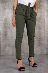 Damen nan taillierte Paperbag-Hose mit Bindegürtel und schmalem Bein Drune – Grün