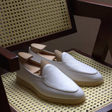 Noryk : Britische handgefertigte flache Herren-Slipper – Weiß