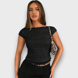 Solena – Strukturiertes Top mit verspieltem Charme – Schwarz