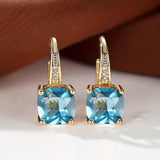 Goldene Ohrringe mit mystischem Steinkreis – Aquamarin