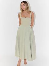 Julia - Elegantes Midikleid mit quadratischem Ausschnitt – Hellgrün