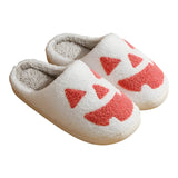 Monica Halloween Hausschuhe – Klassische Slipper mit Kürbis‑Motiv – Weiß
