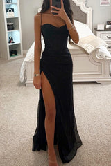Damenkleid mit Satinschimmer, Drapierung & Schlitz – eleganter Abend-Look für Party – Schwarz