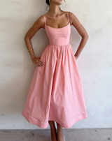 Serena - Langes Trägerkleid mit ausgestelltem Schnitt – Rosa