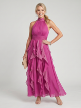 Orea | Maxikleid mit hohem Kragen und gerafften Rüschenschichten – Rosa