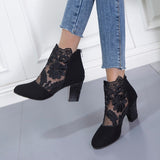 Verona - Stiefelette mit Blockabsatz und Spitzeneinsatz – Schwarz