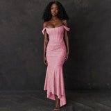 Schulterfreies Spitzen-Abendkleid mit figurbetonter Passform – Rosa