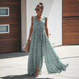 Ärmelloses Maxikleid mit Blumenprint & Schlitz – Sommerlich & Elegant – Hellblau