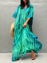 Amélie – Boho Kaftankleid mit Batikmuster und lockerem Schnitt – Blau grün