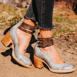 Cosette – Vintage-Pumps mit Knöchelriemen aus Leder – Grau