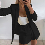 Damen nan tailliertes Longblazer-Shorts Set mit betonter Schulterpartie, hoher Taille und breitem Gürtel Drune – Schwarz