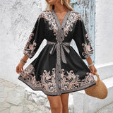Gwenda – A-Linien-Kleid Mit V-Ausschnitt Und Paisley Drucken – Schwarz