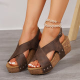 Carla - Kork-Keilsandalen mit gekreuzten Riemen und handgefertigtem Stil – Braun