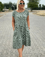 Nelia | Sommerkleid mit Rundhalsausschnitt und schönem Print – Grün