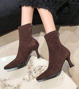 Amelia – Elegante Stiefeletten mit Absatz – Braunes Wildleder