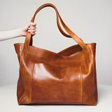 Brynfrid | Klassische Handtasche mit großzügigem Platz – Karamell