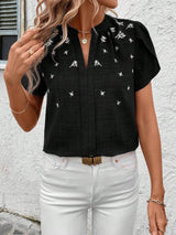 Elena - Kurzärmelige Bluse mit Stickerei – Schwarz