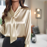 Dorottya – Elegante Satin Bluse – Khaki