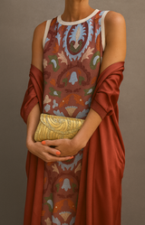 CORVALISSE - Elegantes Maxikleid mit passendem Schal – Braun