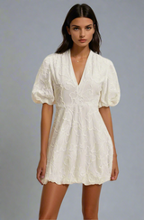 KYARA I ZEITLOSES WEISSES KLEID – Weiß