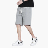 Herren Shorts knie­lang mit Seitentaschen für den Sommer – Grau