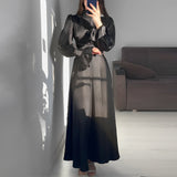 Emory - Langes Damenkleid mit hoher Taille und Rüschenärmeln – Schwarz