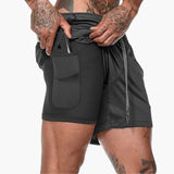 Herren Fitness Shorts mit Innentasche und Kompressionsebene – Schwarz