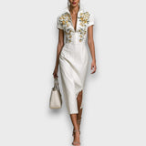 Evelora – Midi-Kleid mit Stickerei und V-Ausschnitt – Weiß