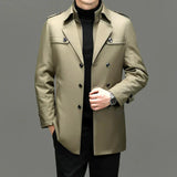 Herrenmäntel aus feinem stoff mit knöpfen und langem trenchcoat-design – Khaki