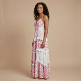 Ashley - Maxikleid mit floralem Druck, gestuften Rüschendetails und Spitzenbesatz – Rosa