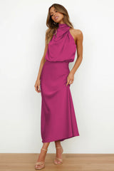 Justyna – Langes Kleid mit Neckholder-Ausschnitt – Rosa