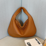 Estelle - Große handgewebte Schultertasche für Damen – Hellbraun