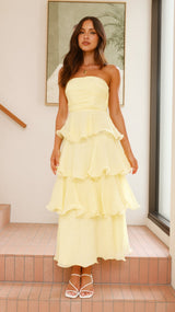 Claire | Schulterfreies Stufen-Maxikleid – Gelb