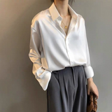 Shae - lockere und weite Satinbluse für Damen – Weiß