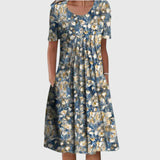 Relina - Figurformendes Rüschenkleid – Hellblaues Blumenmuster