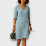 Lisette – Schlichtes Kleid mit V-Ausschnitt – Himmelblau