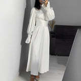 Emory - Langes Damenkleid mit hoher Taille und Rüschenärmeln – Weiß