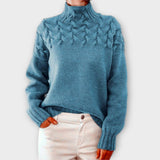 Amalia | Strickpullover mit Zopfstrick-Detail – Hellblau