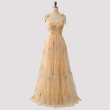 Livia - Elegantes Ballkleid mit Blumenstickerei – Orange