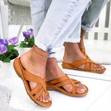 Alma - Flache Sandalen mit gekreuzten Riemen – Braun