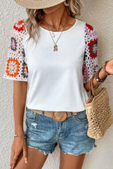 Nerelith – Stilvolles Patchwork-T-Shirt mit Häkelärmeln – Weiß