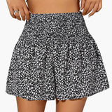 Kurze Damenhose mit hoher Taille und Rüschen, lässiger Blumenstil für den Sommer – Schwarz